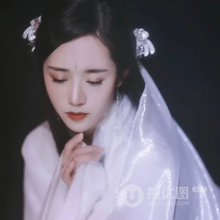 纯黑背景的古风仙气气质女生唯美摄影QQ头像