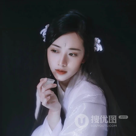 纯黑背景的古风仙气气质女生唯美摄影QQ头像