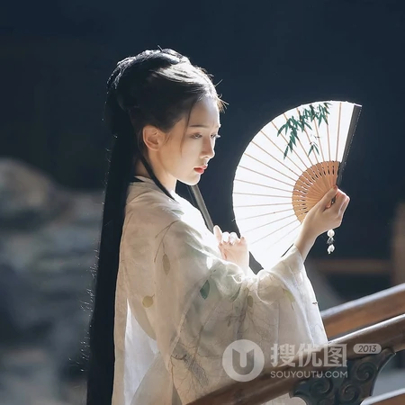 高逼格古风汉服女生侠客行，英姿飒爽的古风女生头像