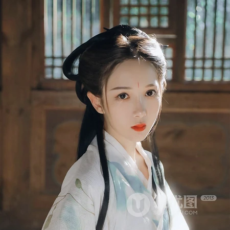 高逼格古风汉服女生侠客行，英姿飒爽的古风女生头像