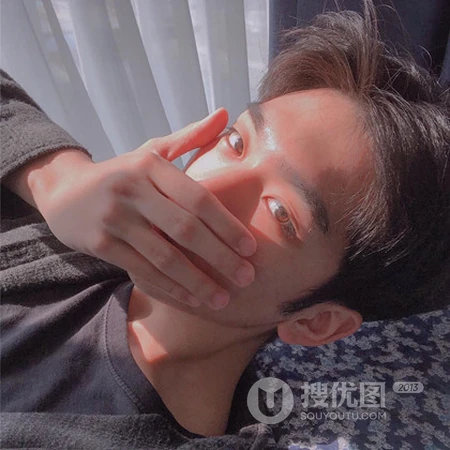酷酷爱运动的男生适合的微信头像