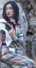 周依然清爽怡人户外踏青独家花絮写真大片