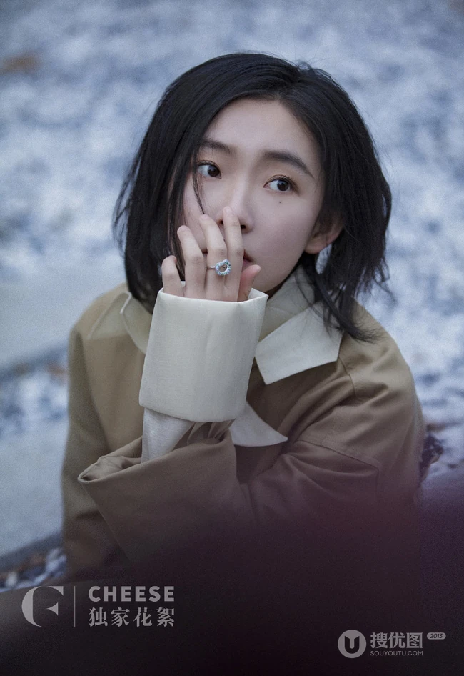 周依然清爽怡人户外踏青独家花絮写真大片