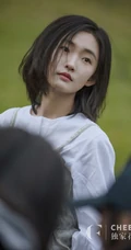 周依然清爽怡人户外踏青独家花絮写真大片
