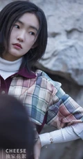 周依然清爽怡人户外踏青独家花絮写真大片