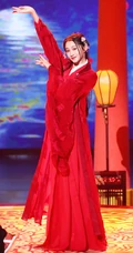 古装美人关晓彤多套古装造型舞台照片，美人起舞，曼妙多姿