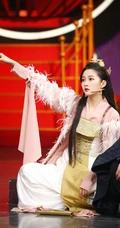 古装美人关晓彤多套古装造型舞台照片，美人起舞，曼妙多姿