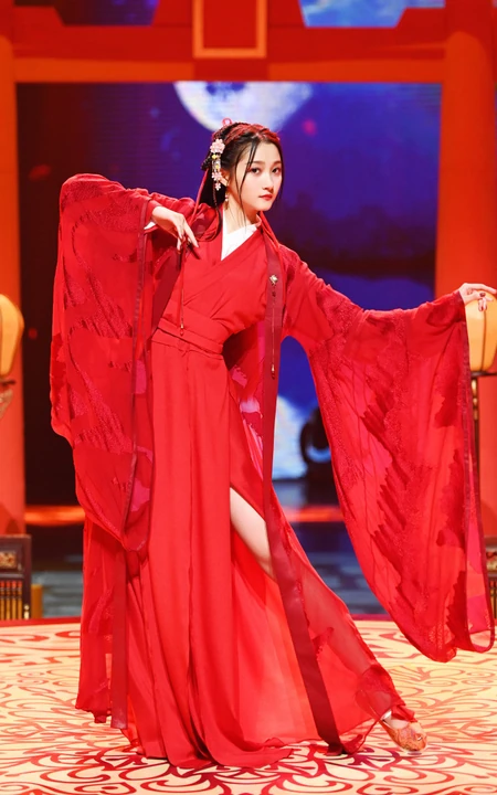 古装美人关晓彤多套古装造型舞台照片，美人起舞，曼妙多姿