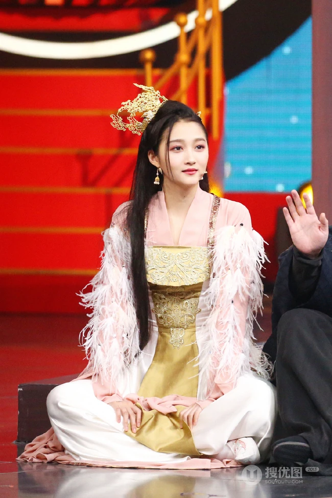 古装美人关晓彤多套古装造型舞台照片，美人起舞，曼妙多姿
