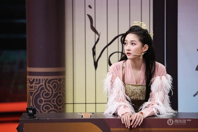 古装美人关晓彤多套古装造型舞台照片，美人起舞，曼妙多姿