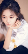 赵今麦白色衬衫牛仔裤居家唯美写真图片