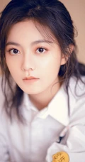 赵今麦白色衬衫牛仔裤居家唯美写真图片