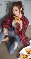 南韩绝美网拍女生佳人Ssovely紧身衣，牛仔裤系列写真图集（一）