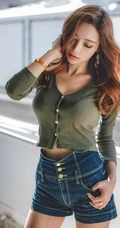 南韩绝美网拍女生佳人Ssovely紧身衣，牛仔裤系列写真图集（一）