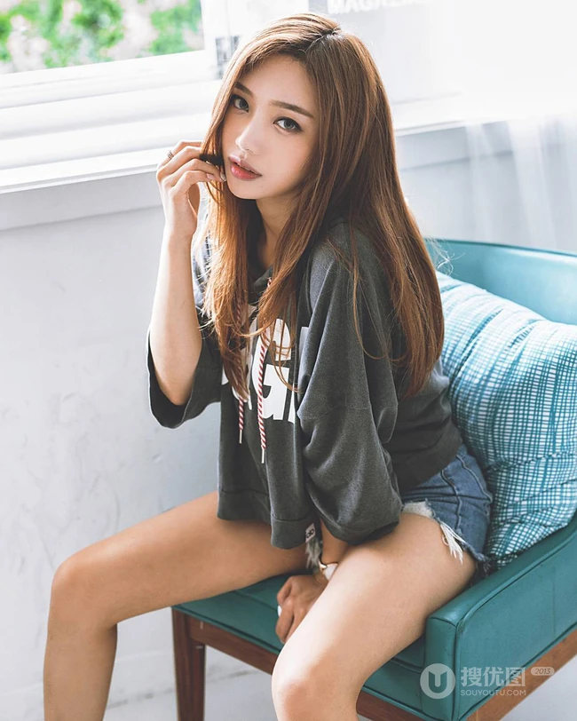 南韩绝美网拍女生佳人Ssovely紧身衣，牛仔裤系列写真图集（一）