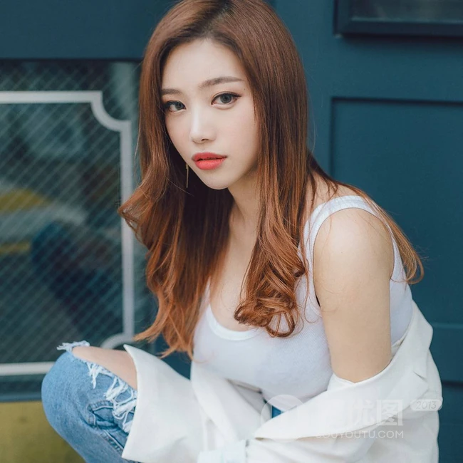 南韩绝美网拍女生佳人Ssovely紧身衣，牛仔裤系列写真图集（一）