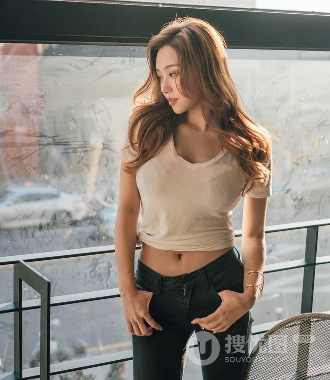 南韩绝美网拍女生佳人Ssovely紧身衣，牛仔裤系列写真图集（一）