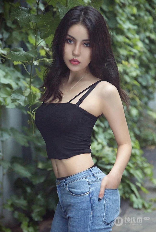 天生媚态柔美线条气质女生明娜多套服饰美图，完美诠释气质的魅力