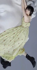 谭松韵雀斑妆个性造型尝试多种风格着装杂志写真图片