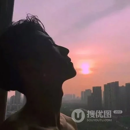 室外帅气街拍的帅哥个性微信头像图片推荐