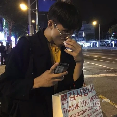 室外帅气街拍的帅哥个性微信头像图片推荐