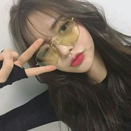戴眼镜的长发酷女生微信头像图片5月8日合集
