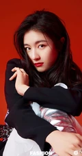 李兰迪的成熟魅力和少女心穿搭写真，不同风格演绎别样感受