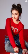 李兰迪的成熟魅力和少女心穿搭写真，不同风格演绎别样感受