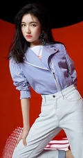 李兰迪的成熟魅力和少女心穿搭写真，不同风格演绎别样感受