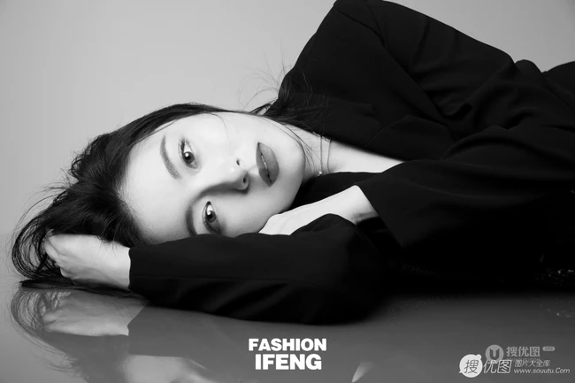 李兰迪的成熟魅力和少女心穿搭写真，不同风格演绎别样感受
