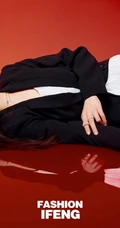 李兰迪的成熟魅力和少女心穿搭写真，不同风格演绎别样感受