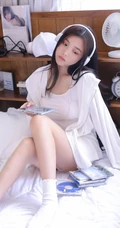 双马尾气质女孩很甜很撩学生装短裤浴室清透艺术摄影写真图片