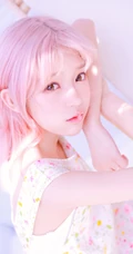 双马尾气质女孩很甜很撩学生装短裤浴室清透艺术摄影写真图片