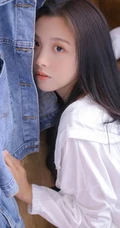 双马尾气质女孩很甜很撩学生装短裤浴室清透艺术摄影写真图片