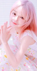 双马尾气质女孩很甜很撩学生装短裤浴室清透艺术摄影写真图片