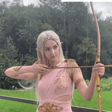 拉弓射箭的可爱调皮美丽精灵少女GIF动态表情图片