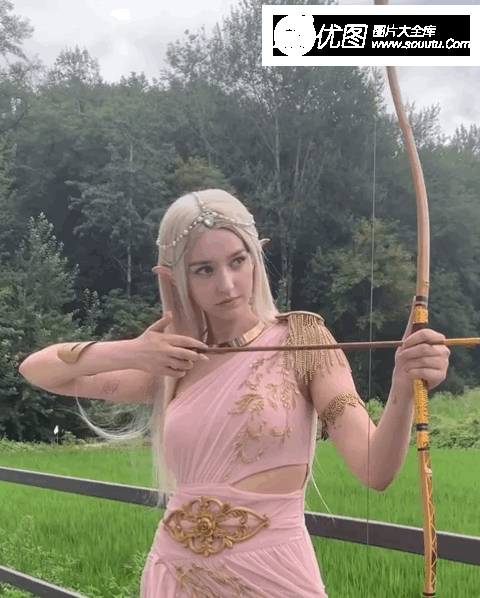 拉弓射箭的可爱调皮美丽精灵少女GIF动态表情图片