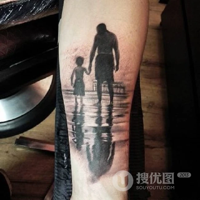 父与子，家与情，牵手中的父子亲情呵护爱护纹身系列图案图片 第1张