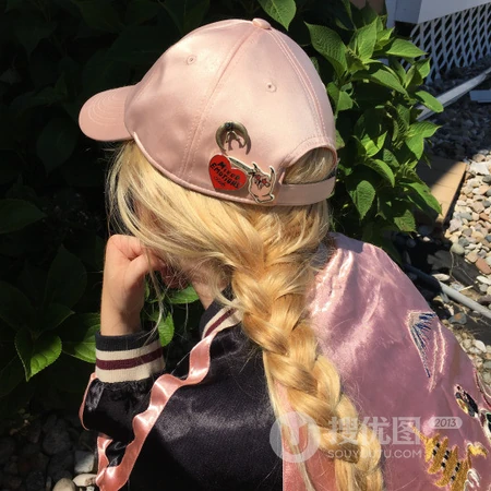 戴鸭舌帽的高冷女生头像5.6更新推荐