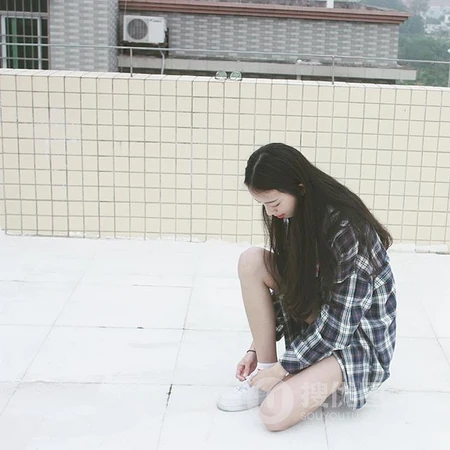 狂拽高逼格的韩系长发女生微信头像图片