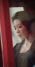 福建女生马栗黑色连衣裙酷美街边电话亭优雅写真图片