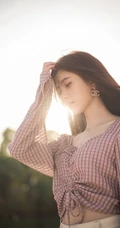 鞠婧祎唯美清纯户外逆光写真照图片