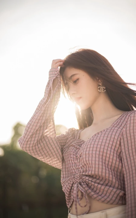 鞠婧祎唯美清纯户外逆光写真照图片