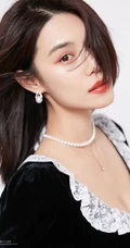 山东女明星韩丹桐V领女仆装搭牛仔裤气质写真照图片