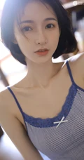 眉清目秀清爽漂亮短发女生姐姐背心短裤着装显苗条白皙匀称身形