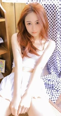 浅粉时髦染发女生短款背心短裤着装显白皙线条感小气质写真美图