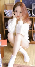 浅粉时髦染发女生短款背心短裤着装显白皙线条感小气质写真美图