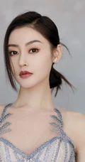 张天爱美背动人气质肩带蓬蓬银裙礼服写真图片