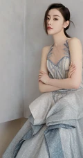 张天爱美背动人气质肩带蓬蓬银裙礼服写真图片