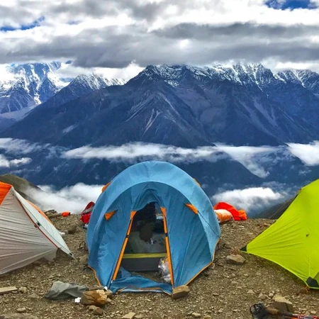 旅游在外的人们，各种不同场景野外宿营搭帐篷高清图片